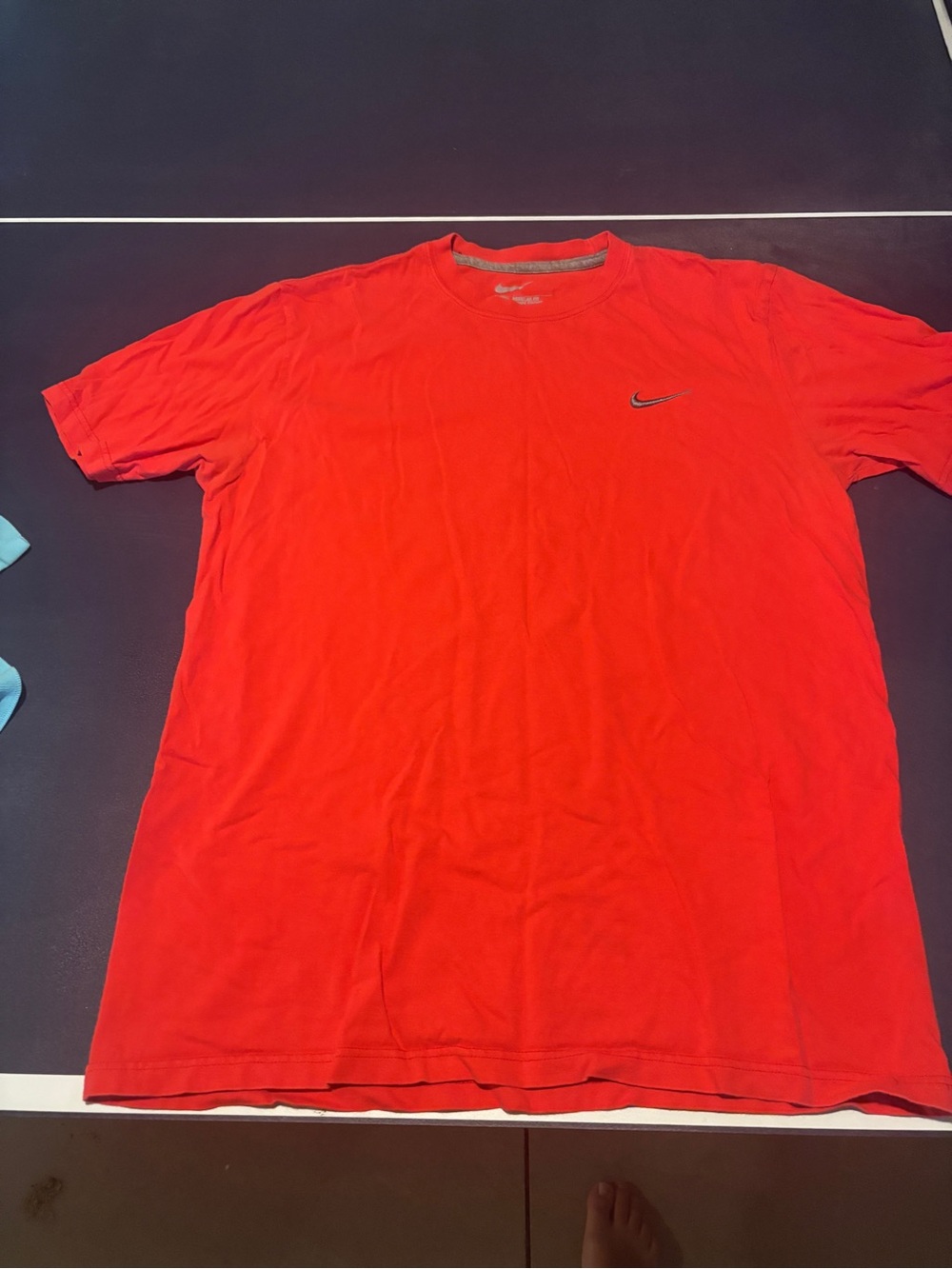 Nike Men’s Bright Red Short-Sleeve Crew Tee